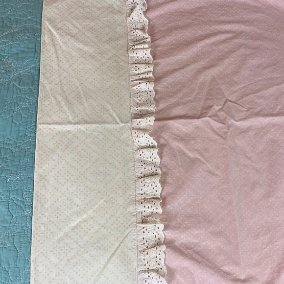 Vintage 30x28" Pillow case with pink calico and eyelet ruffle - Picture 4 of 5